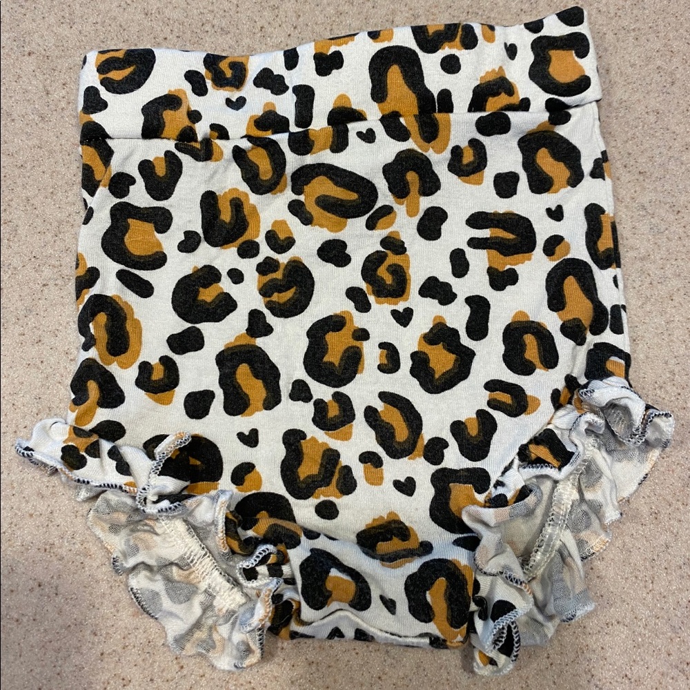 Spearmint love leopard bloomers 3-6 EUC